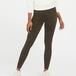 Spanx Small Leggings Look at Me Now in Olive Leopard NWT